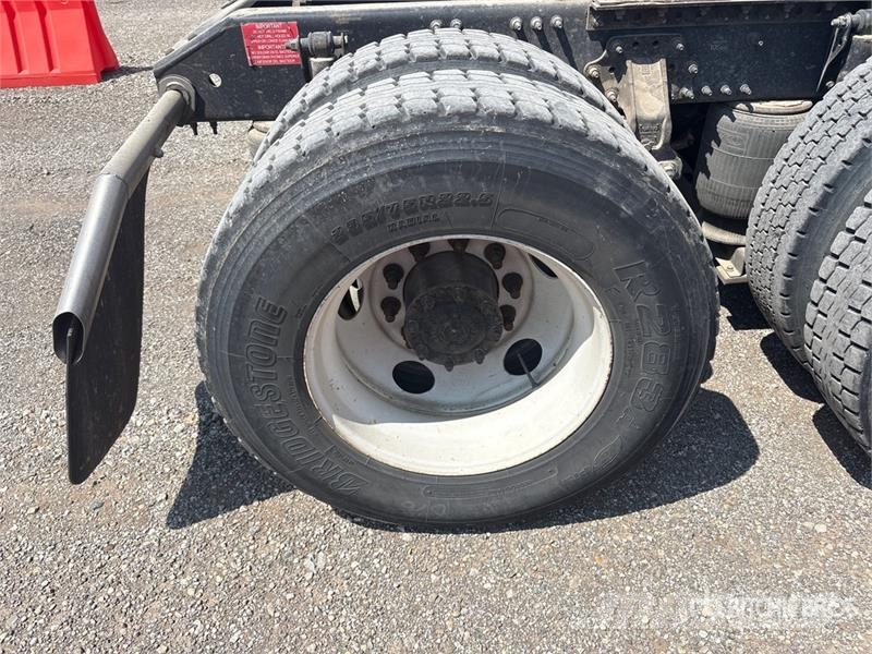 Volvo VNL Vetopöytäautot