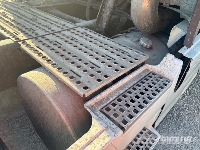 Volvo VNL Vetopöytäautot