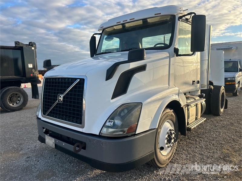 Volvo VNL وحدات الجر