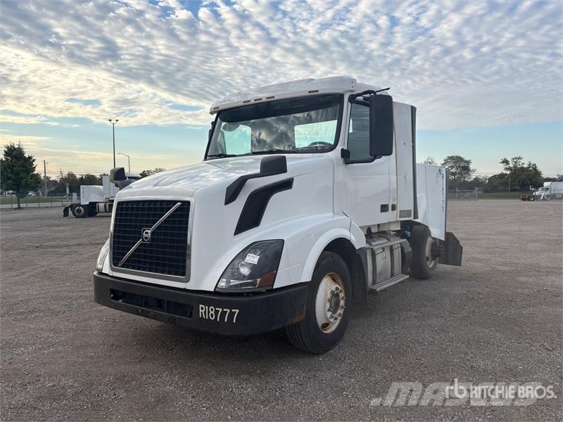 Volvo VNL Trekkers