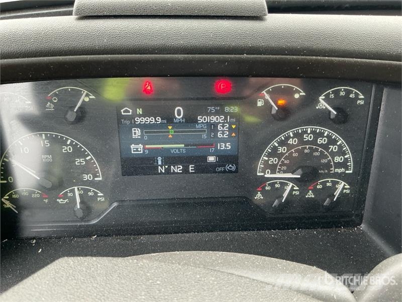 Volvo VNL 中古トラクターヘッド | トレーラーヘッド