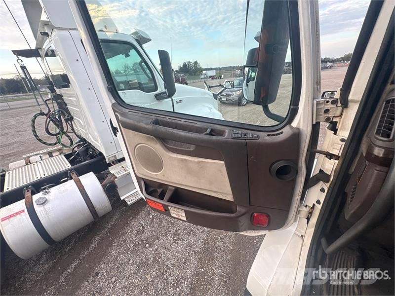 Volvo VNL Trekkers