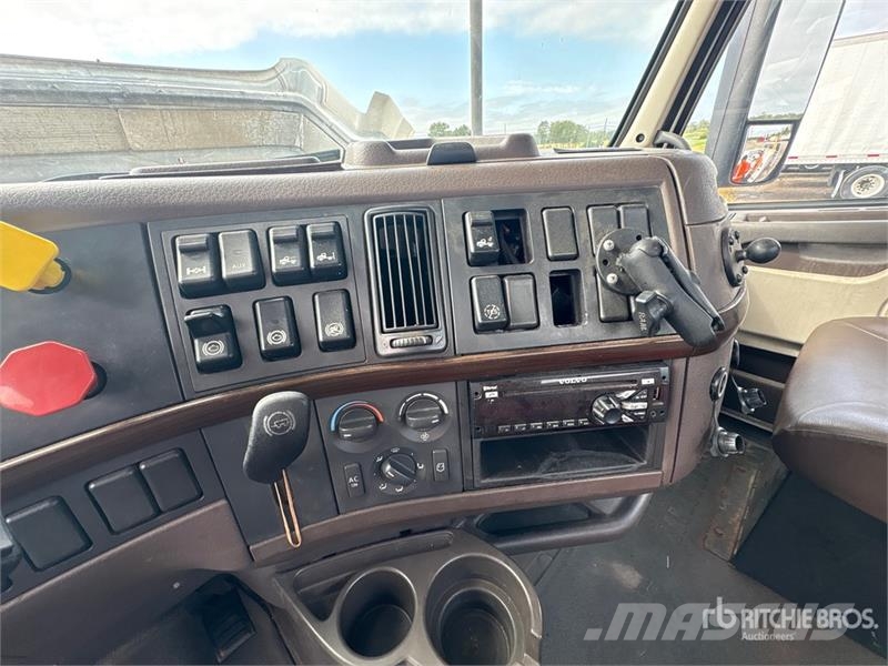 Volvo VNL Tegljači