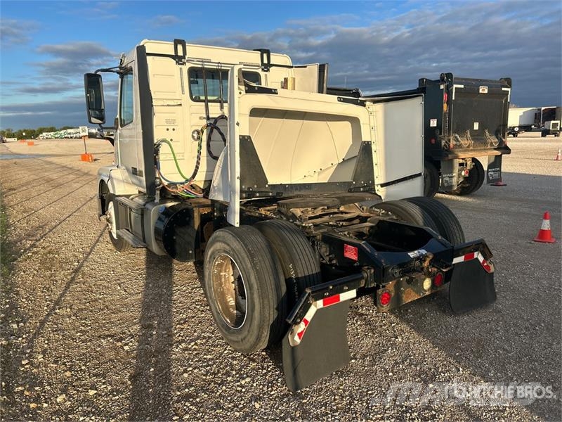 Volvo VNL وحدات الجر