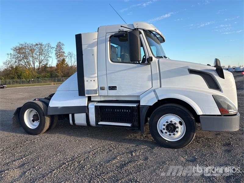 Volvo VNL Vetopöytäautot