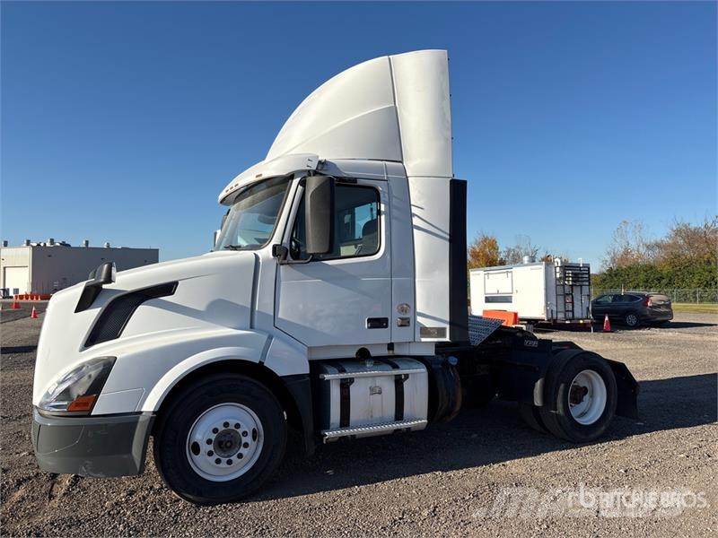 Volvo VNL Tractor Units