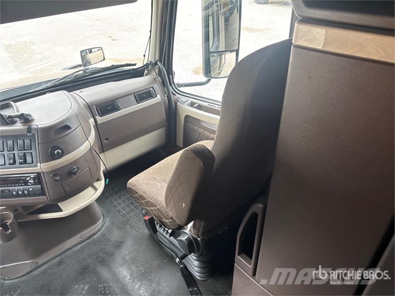 Volvo VNL Vetopöytäautot