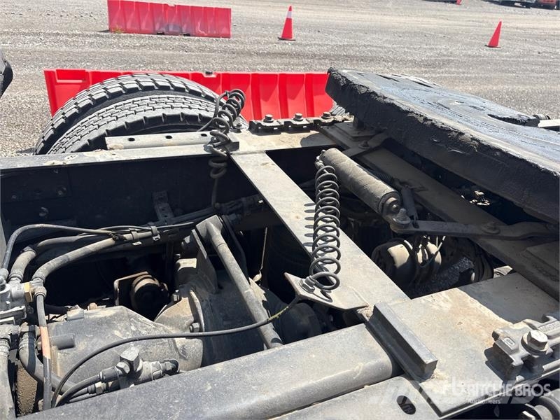 Volvo VNL Vetopöytäautot
