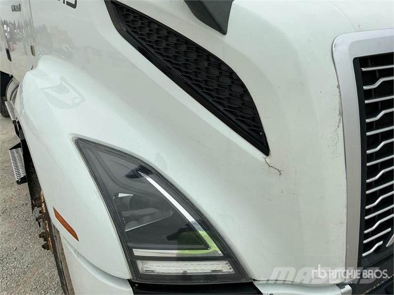 Volvo VNL 中古トラクターヘッド | トレーラーヘッド