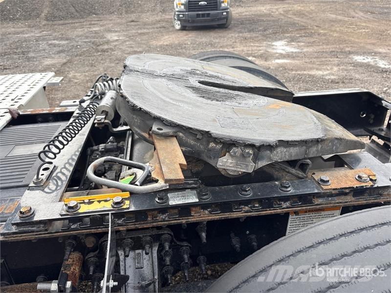 Volvo VNL وحدات الجر
