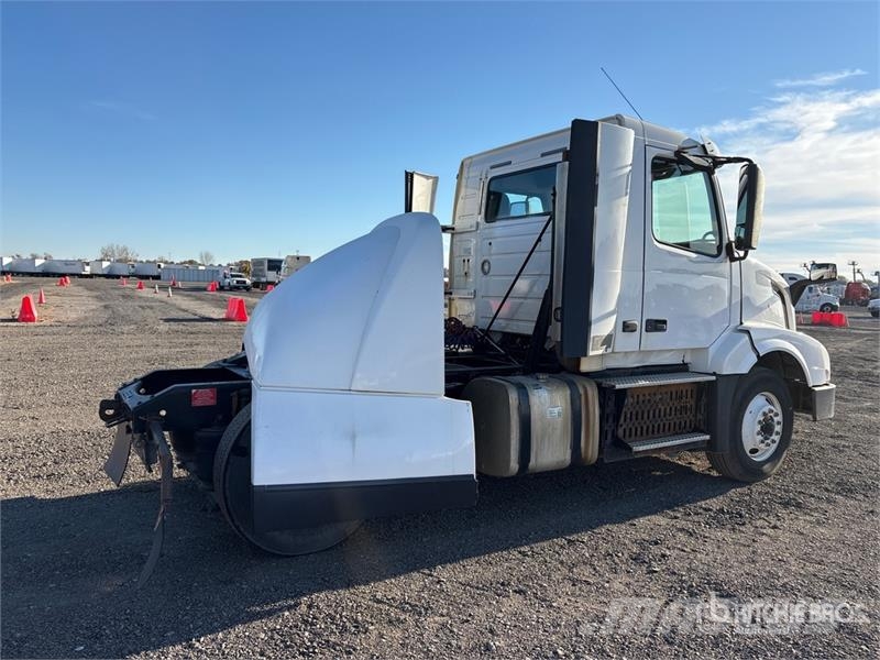 Volvo VNL Vetopöytäautot