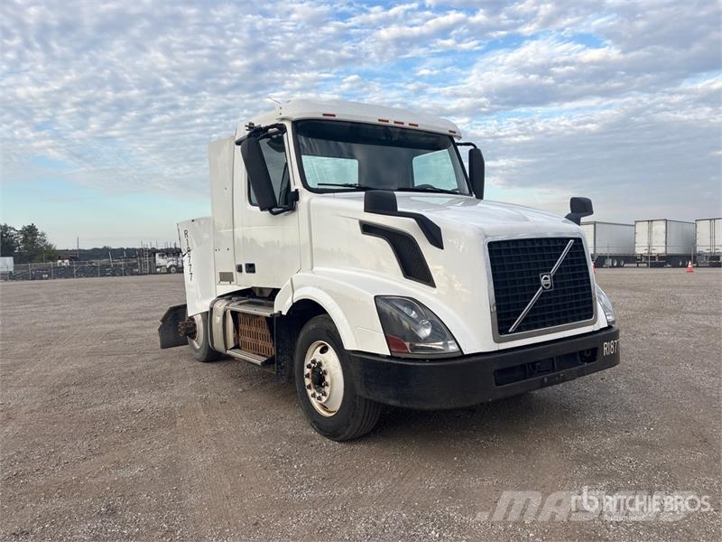 Volvo VNL Trekkers
