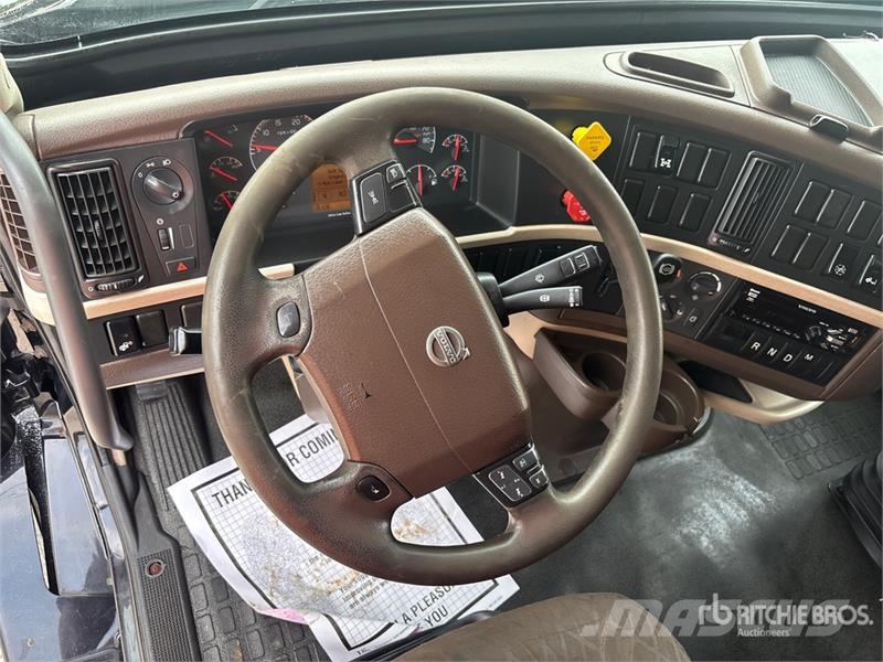 Volvo VNL Vetopöytäautot