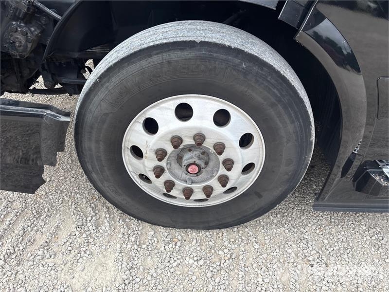Volvo VNL Vetopöytäautot