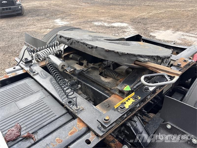Volvo VNL وحدات الجر