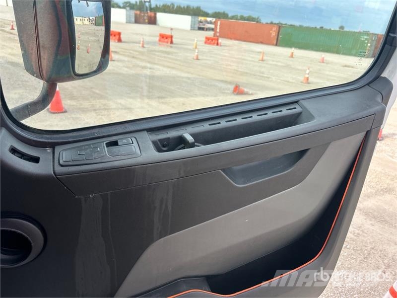 Volvo VNL Sadulveokid