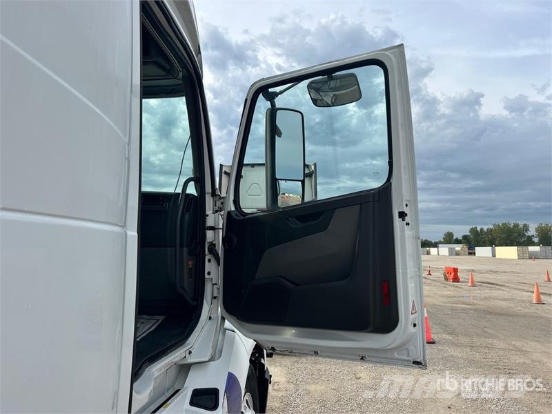 Volvo VNL Sadulveokid