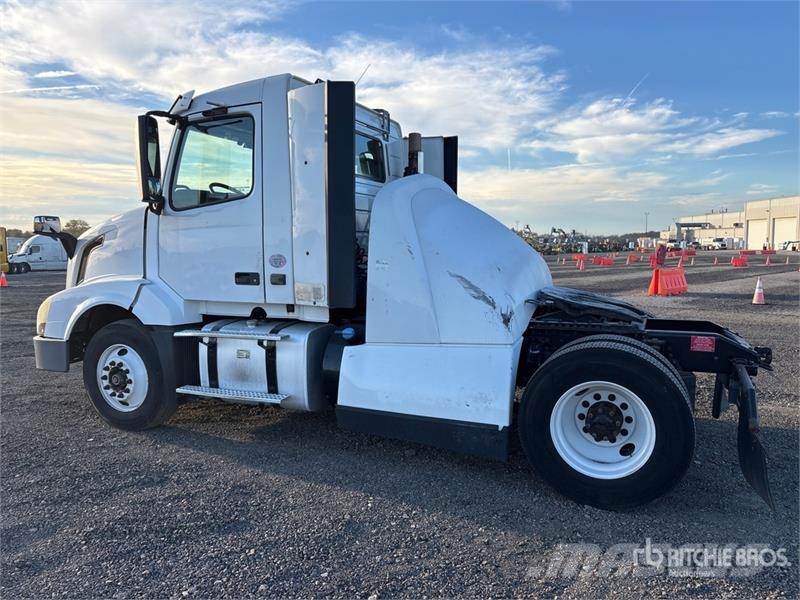 Volvo VNL Vetopöytäautot