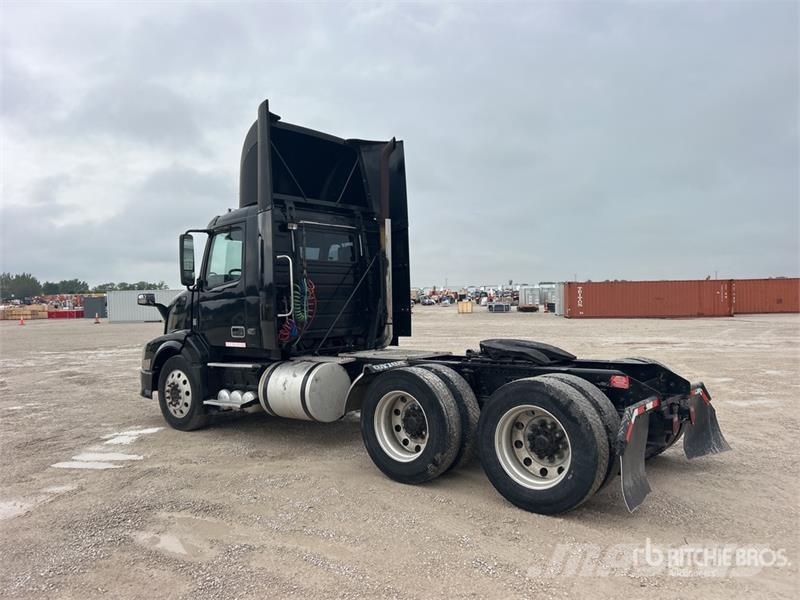 Volvo VNL300 Vilcēji