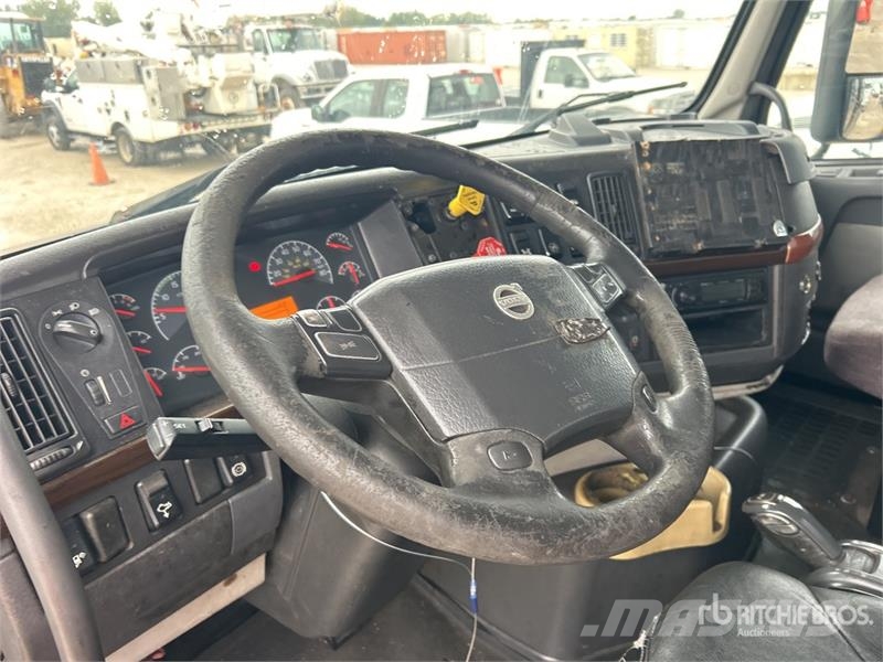Volvo VNL300 Vilcēji