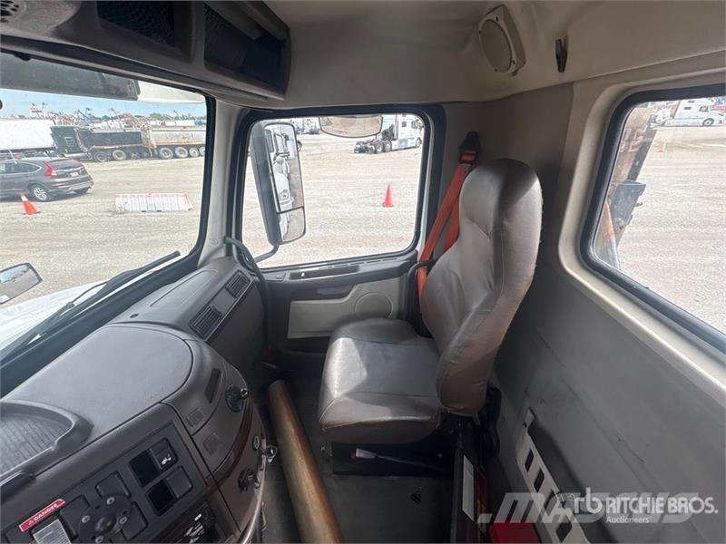 Volvo VNL300 4x2 S/A Day Cab Truck Tractor Prime Movers