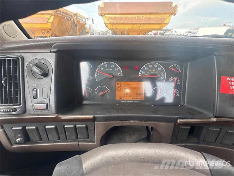 Volvo VNL300 4x2 S/A Day Cab Truck Tractor Prime Movers