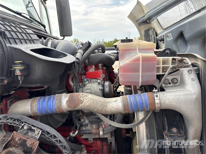 Volvo VNL300 4x2 S/A Day Cab Truck Tractor Prime Movers