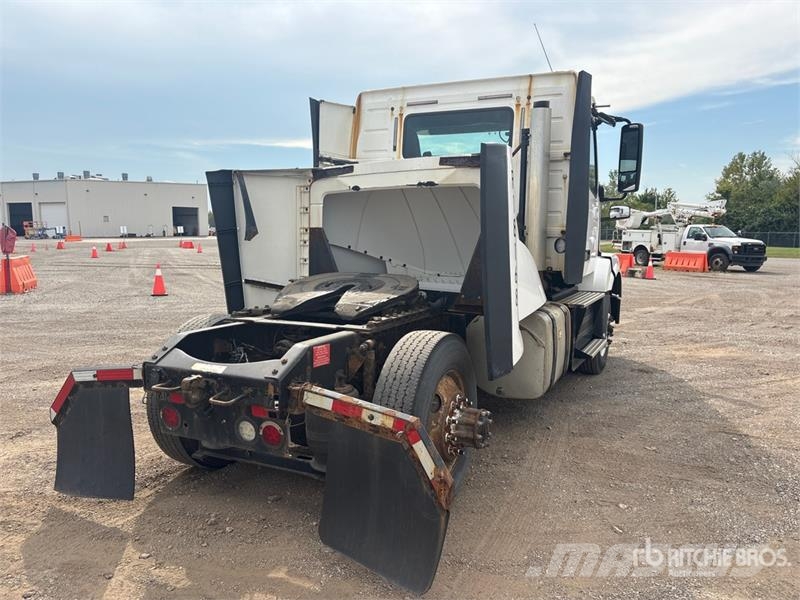 Volvo VNL300 4x2 S/A Day Cab Truck Tractor Prime Movers