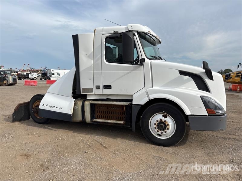 Volvo VNL300 4x2 S/A Day Cab Truck Tractor Sattelzugmaschinen