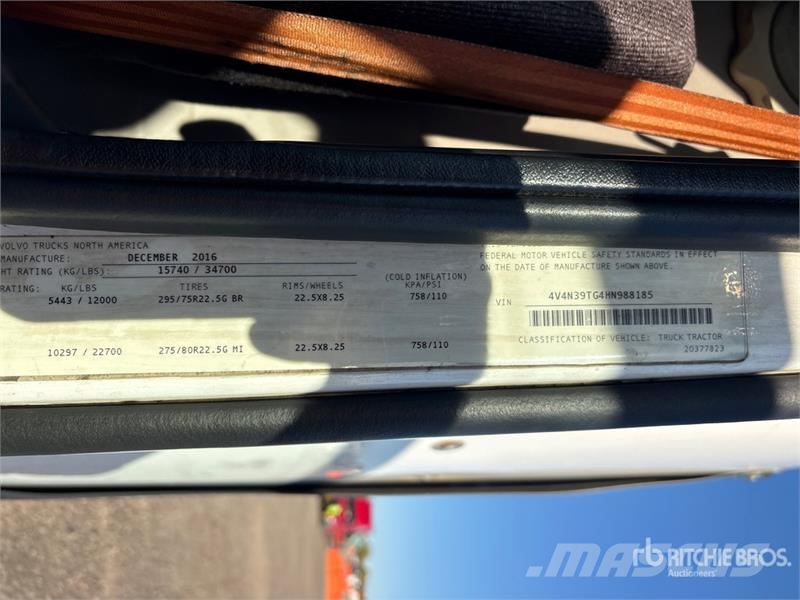Volvo VNL300 4x2 S/A Day Cab Truck Tractor 中古トラクターヘッド | トレーラーヘッド