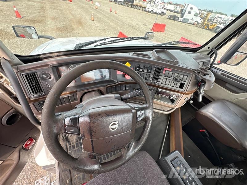 Volvo VNL300 4x2 S/A Day Cab Truck Tractor Sattelzugmaschinen