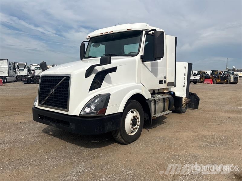 Volvo VNL300 4x2 S/A Day Cab Truck Tractor Prime Movers