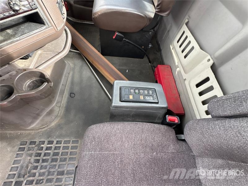 Volvo VNL300 4x2 S/A Day Cab Truck Tractor Sattelzugmaschinen