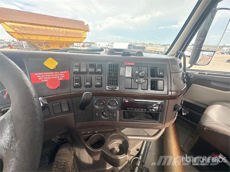 Volvo VNL300 4x2 S/A Day Cab Truck Tractor Prime Movers