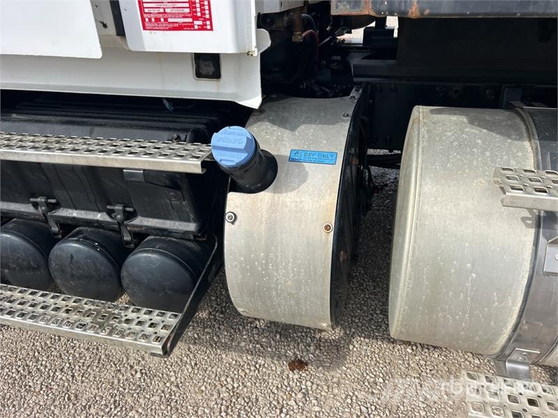 Volvo VNL300 6x4 Mud Mixing Truck Citi