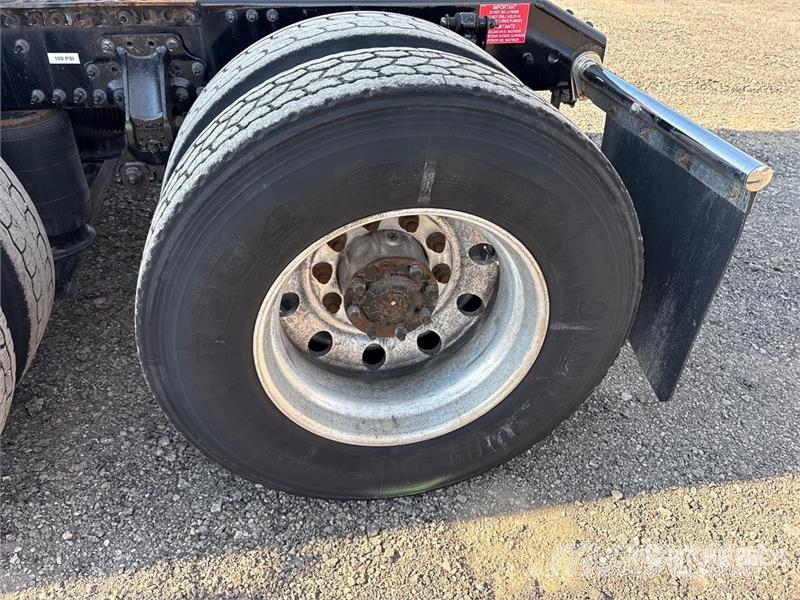 Volvo VNL300 6x4 T/A Day Cab Truck Tractor 中古トラクターヘッド | トレーラーヘッド