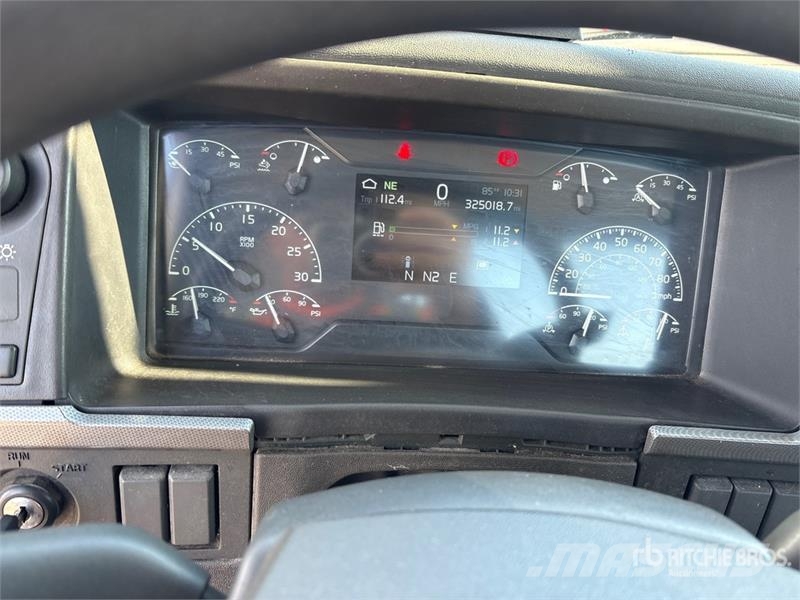 Volvo VNL300 6x4 T/A Day Cab Truck Tractor 中古トラクターヘッド | トレーラーヘッド