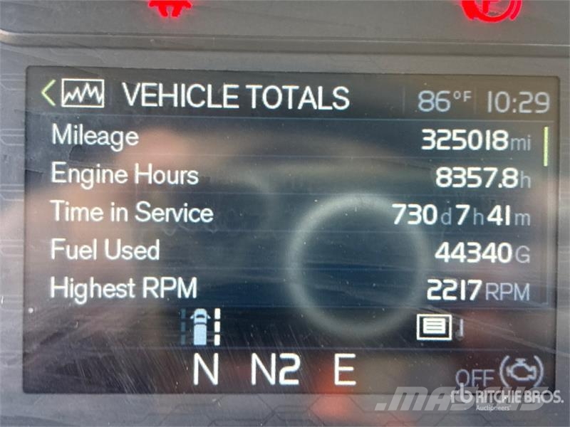 Volvo VNL300 6x4 T/A Day Cab Truck Tractor 中古トラクターヘッド | トレーラーヘッド