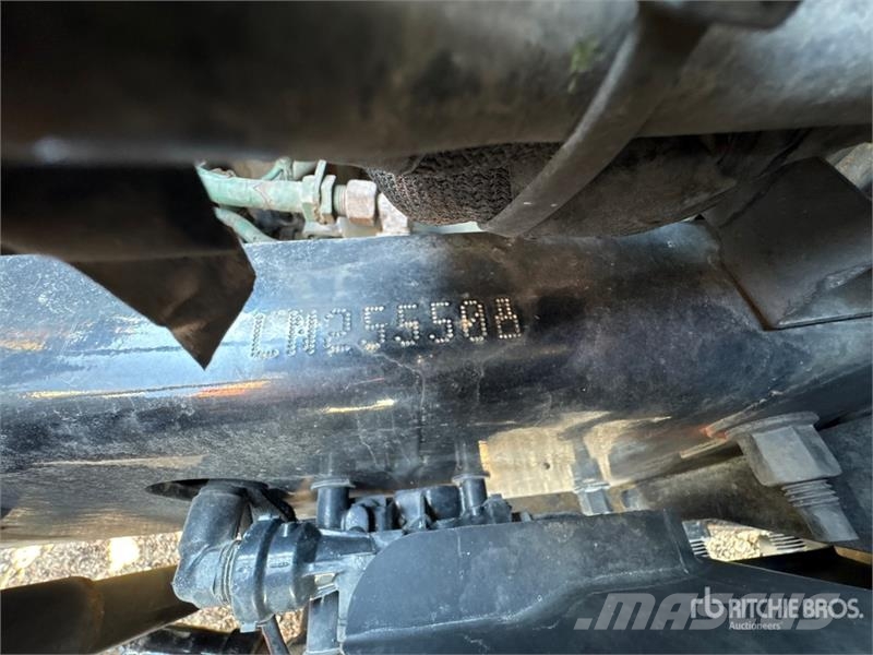 Volvo VNL300 6x4 T/A Day Cab Truck Tractor 中古トラクターヘッド | トレーラーヘッド