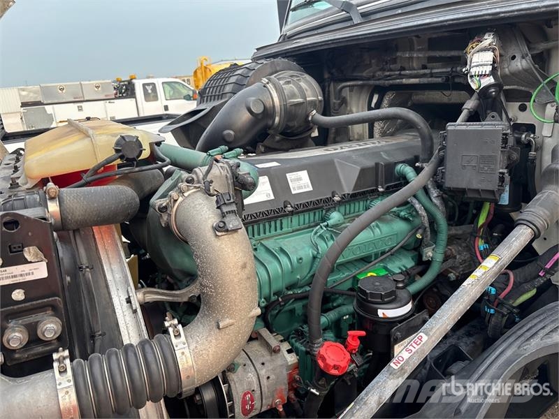 Volvo VNL300 6x4 T/A Day Cab Truck Tractor Prime Movers