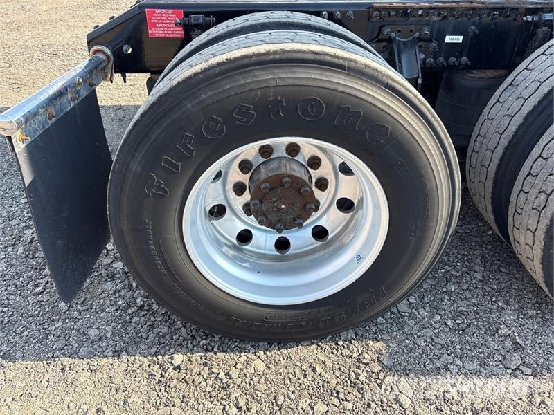 Volvo VNL300 6x4 T/A Day Cab Truck Tractor 中古トラクターヘッド | トレーラーヘッド