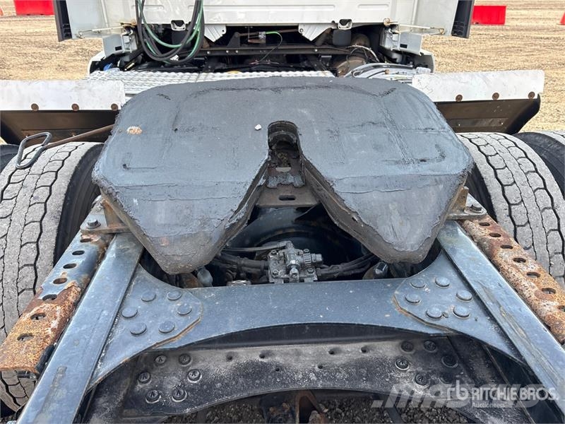 Volvo VNL300 6x4 T/A Day Cab Truck Tractor 中古トラクターヘッド | トレーラーヘッド