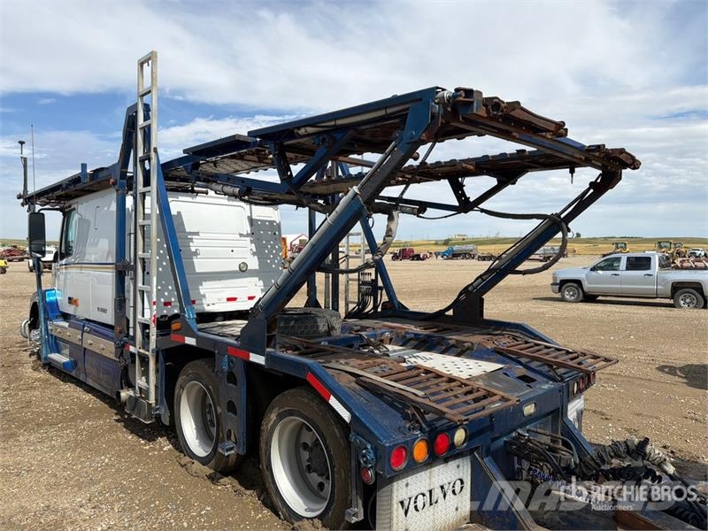 Volvo VNL430 6x4 Sleeper Car Carrier Truck Autotransporter