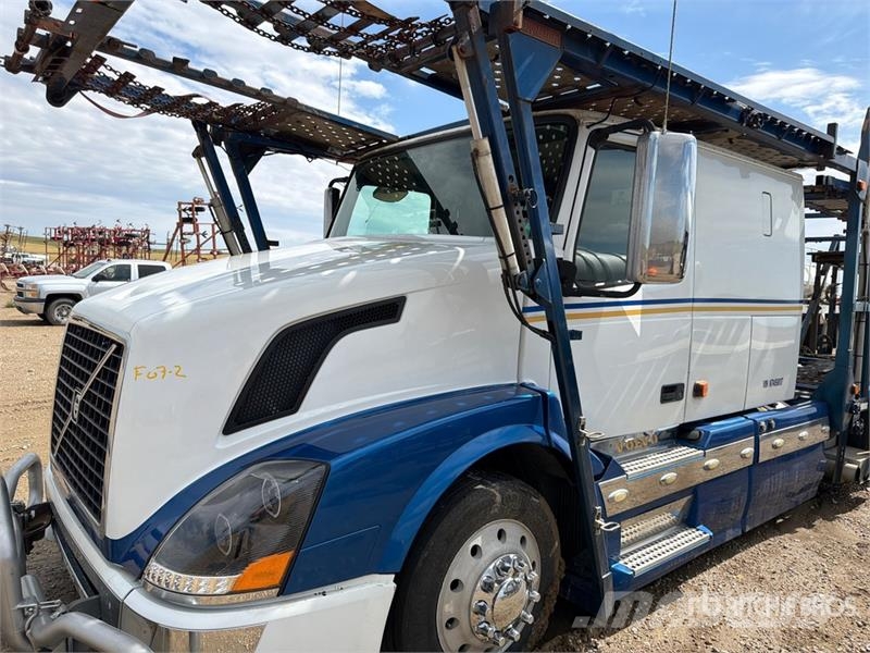 Volvo VNL430 6x4 Sleeper Car Carrier Truck Autotransporter