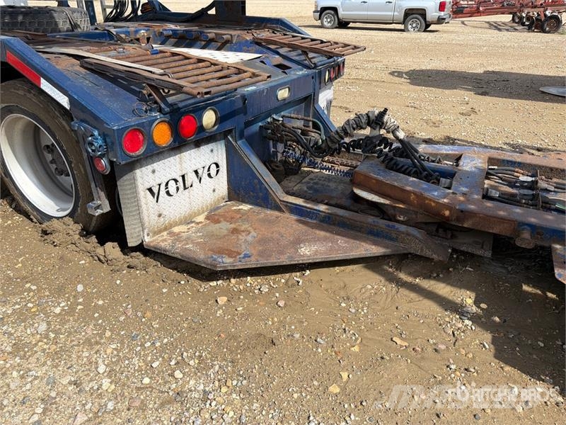 Volvo VNL430 6x4 Sleeper Car Carrier Truck Autotransporter