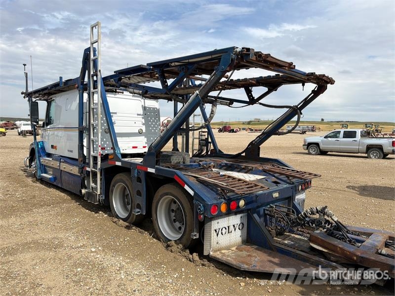 Volvo VNL430 6x4 Sleeper Car Carrier Truck Autotransporter