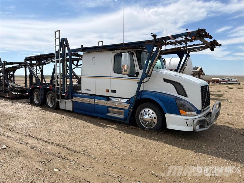 Volvo VNL430 6x4 Sleeper Car Carrier Truck Autotransporter