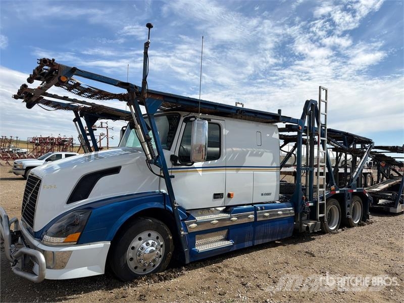 Volvo VNL430 6x4 Sleeper Car Carrier Truck Autotransporter