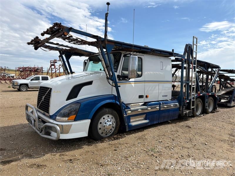Volvo VNL430 6x4 Sleeper Car Carrier Truck Autotransporter