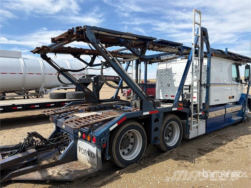 Volvo VNL430 6x4 Sleeper Car Carrier Truck Autotransporter